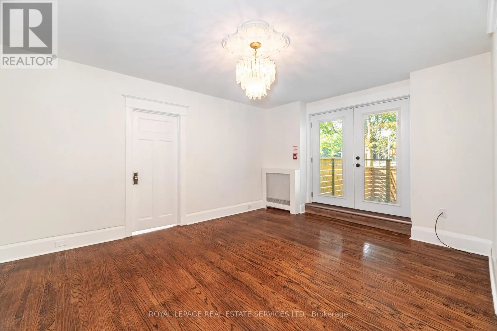 #1 - 379 PARKSIDE DRIVE