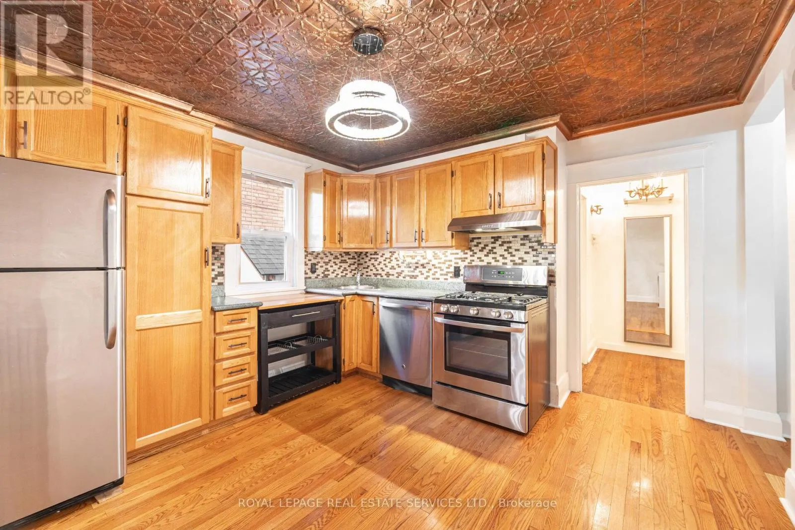 #1 - 379 PARKSIDE DRIVE