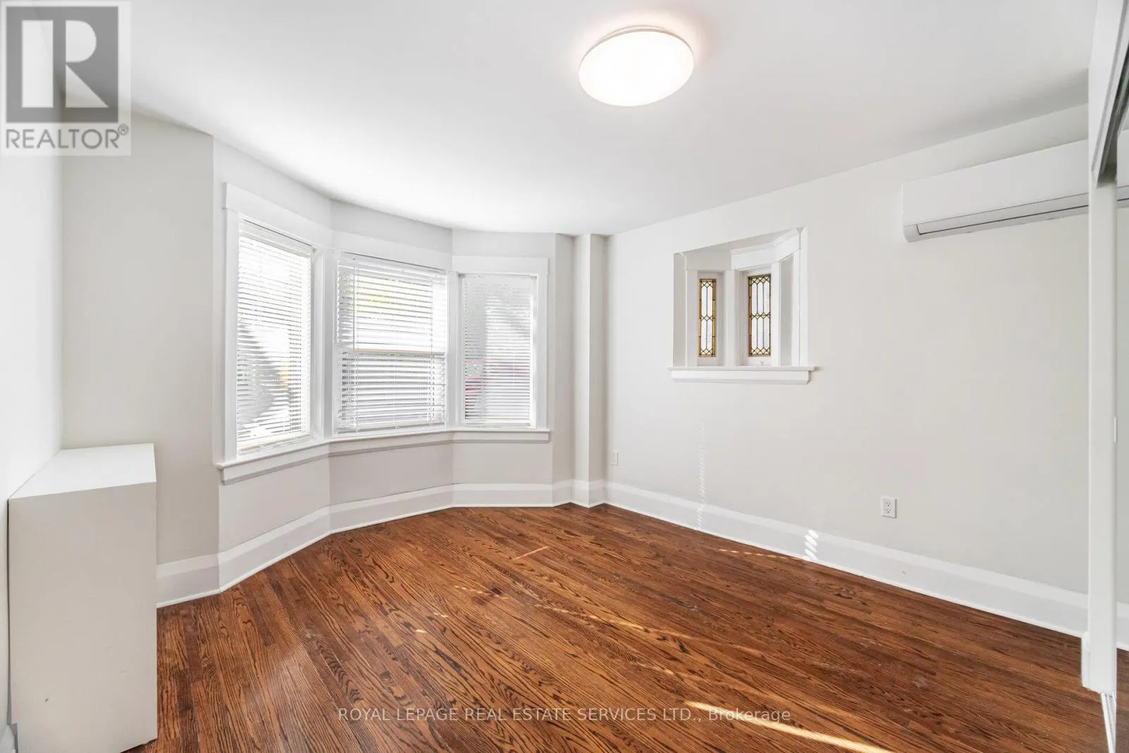 #1 - 379 PARKSIDE DRIVE
