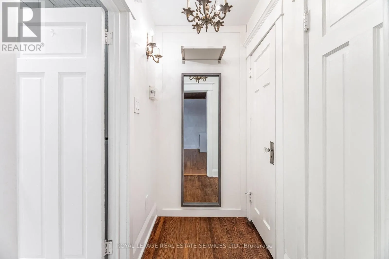 #1 - 379 PARKSIDE DRIVE