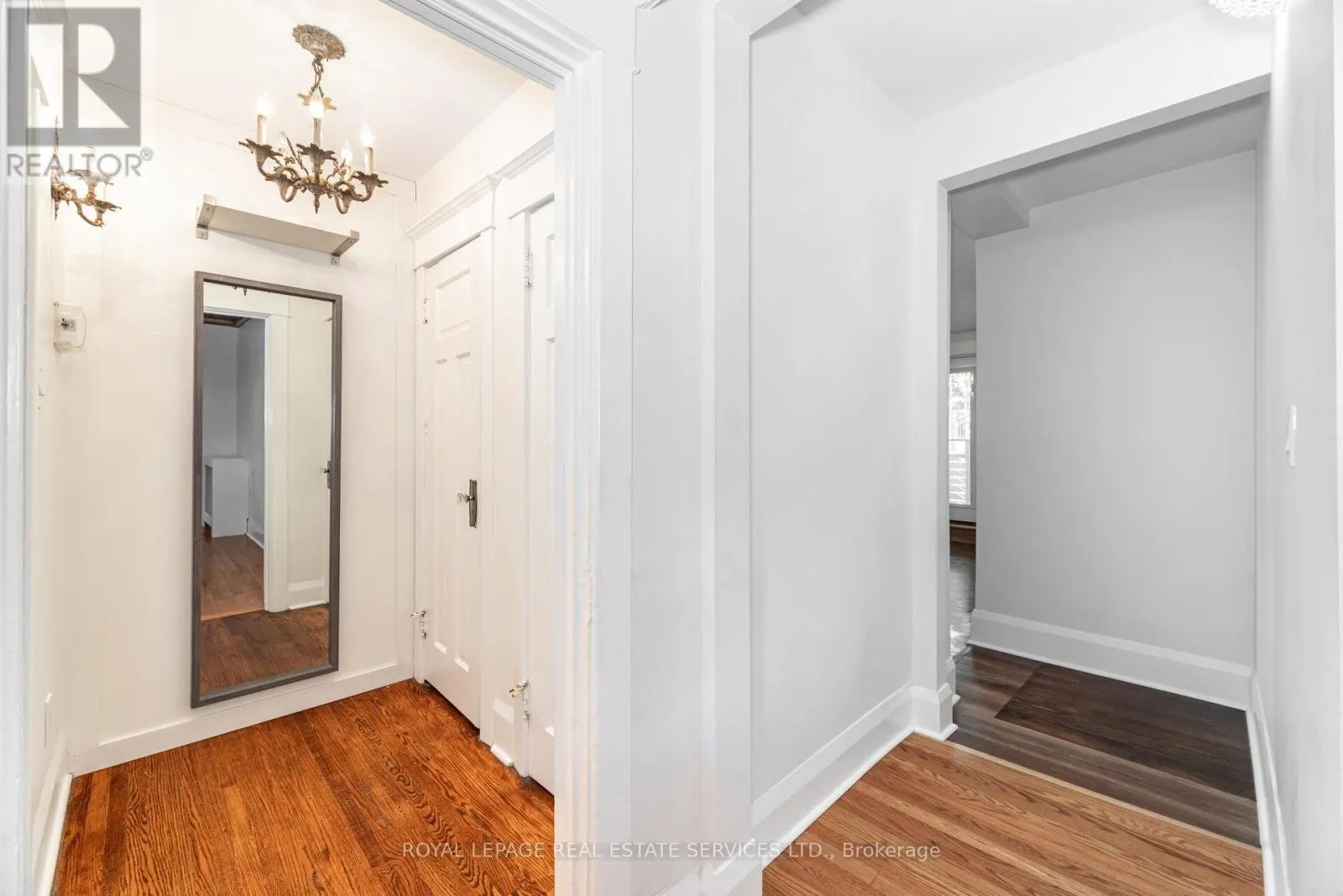 #1 - 379 PARKSIDE DRIVE