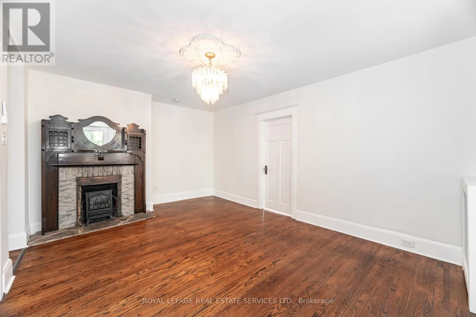 #1 - 379 PARKSIDE DRIVE