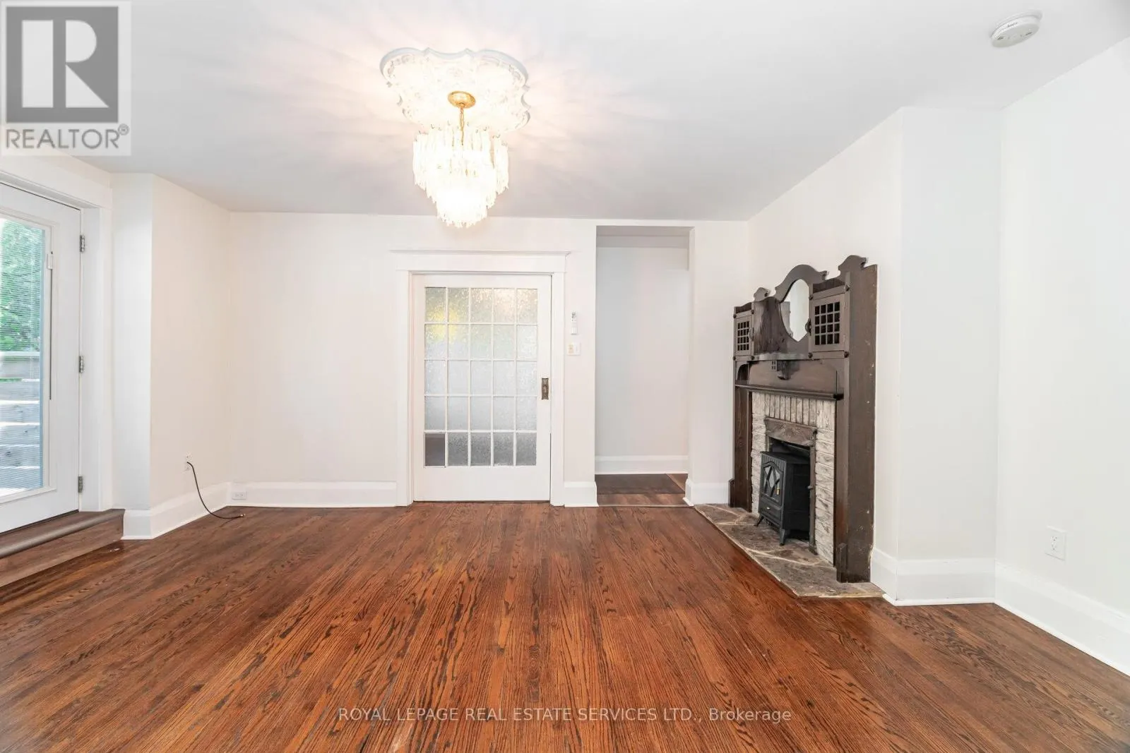 #1 - 379 PARKSIDE DRIVE