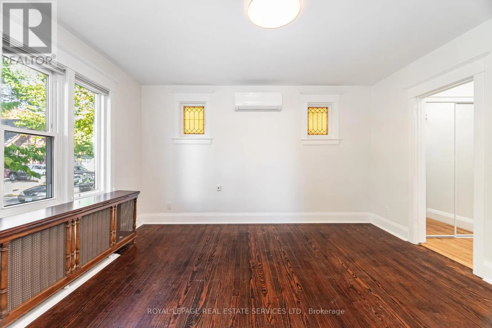 #1 - 379 PARKSIDE DRIVE