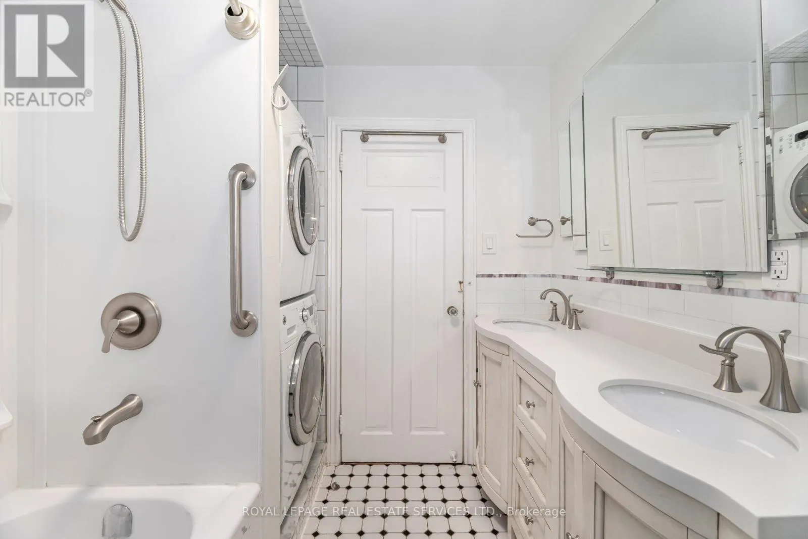 #1 - 379 PARKSIDE DRIVE