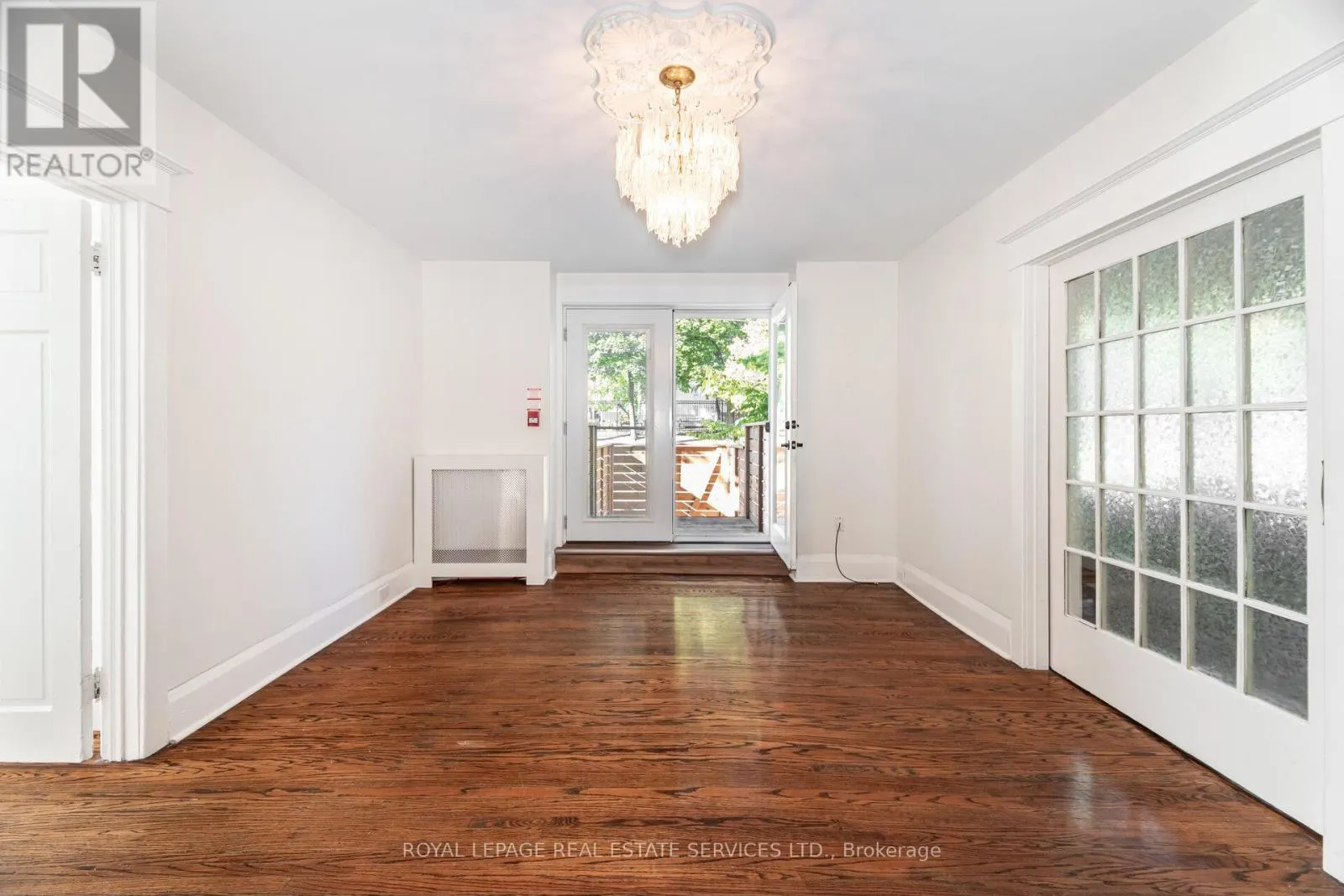 #1 - 379 PARKSIDE DRIVE