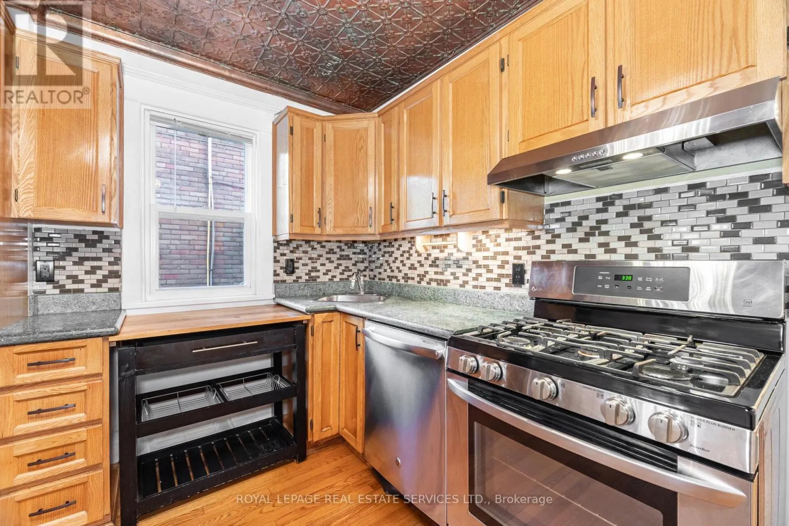 #1 - 379 PARKSIDE DRIVE