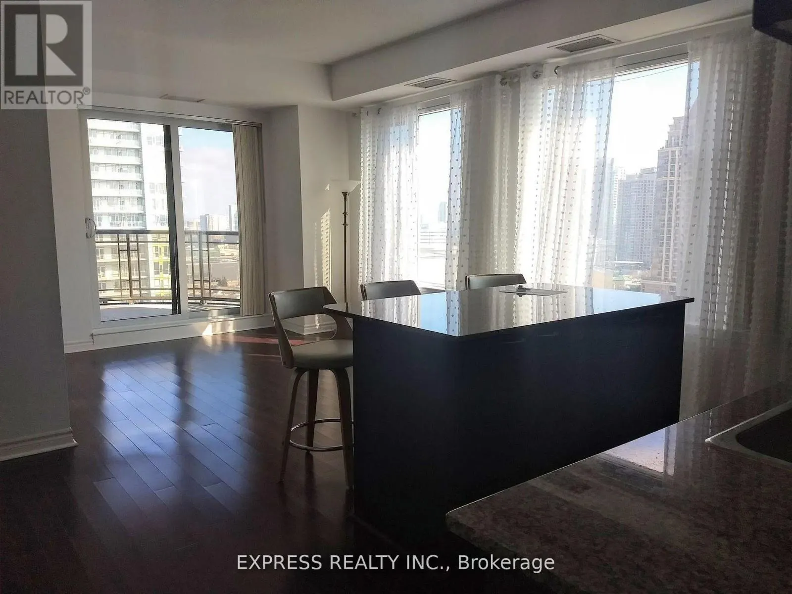 1605 - 385 PRINCE OF WALES DRIVE