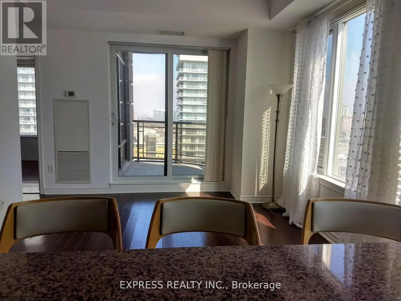 1605 - 385 PRINCE OF WALES DRIVE