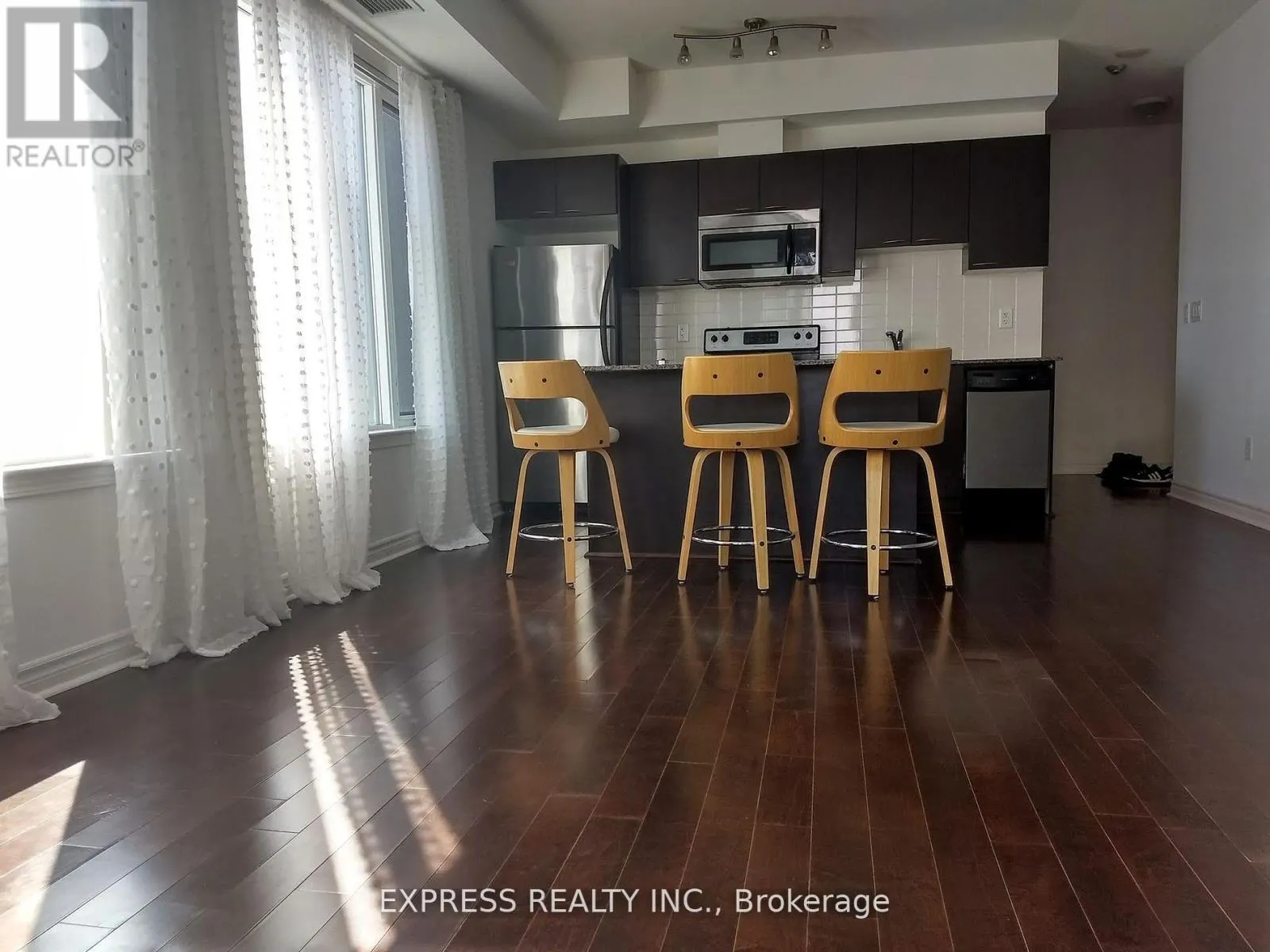 1605 - 385 PRINCE OF WALES DRIVE