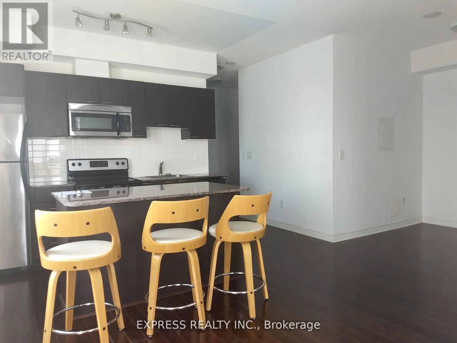 1605 - 385 PRINCE OF WALES DRIVE