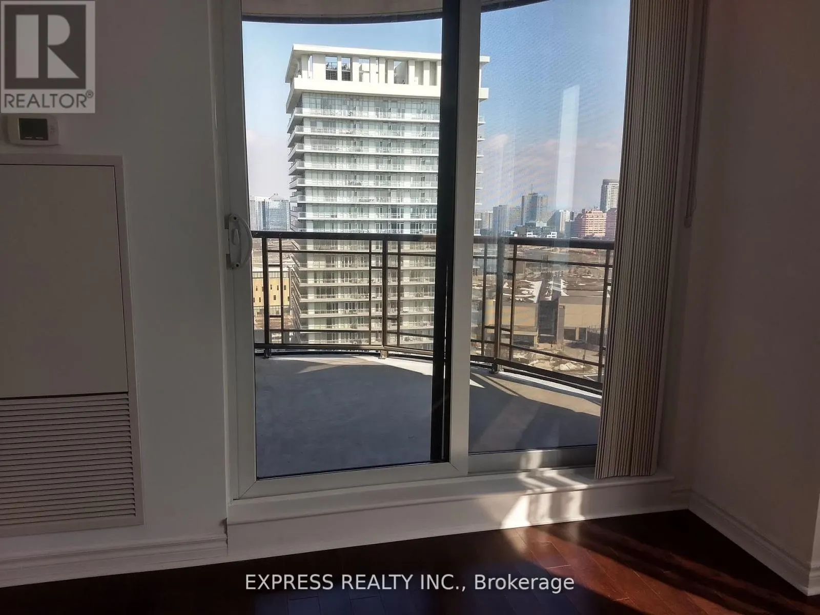 1605 - 385 PRINCE OF WALES DRIVE