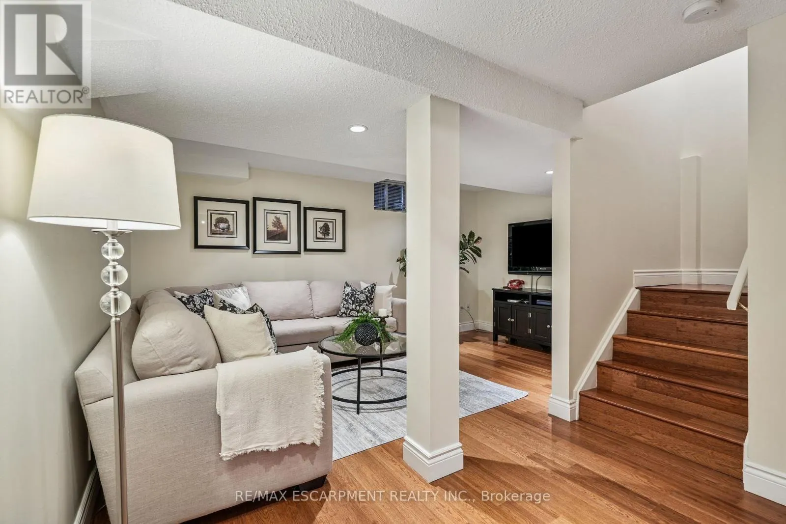46 DAWSON CRESCENT