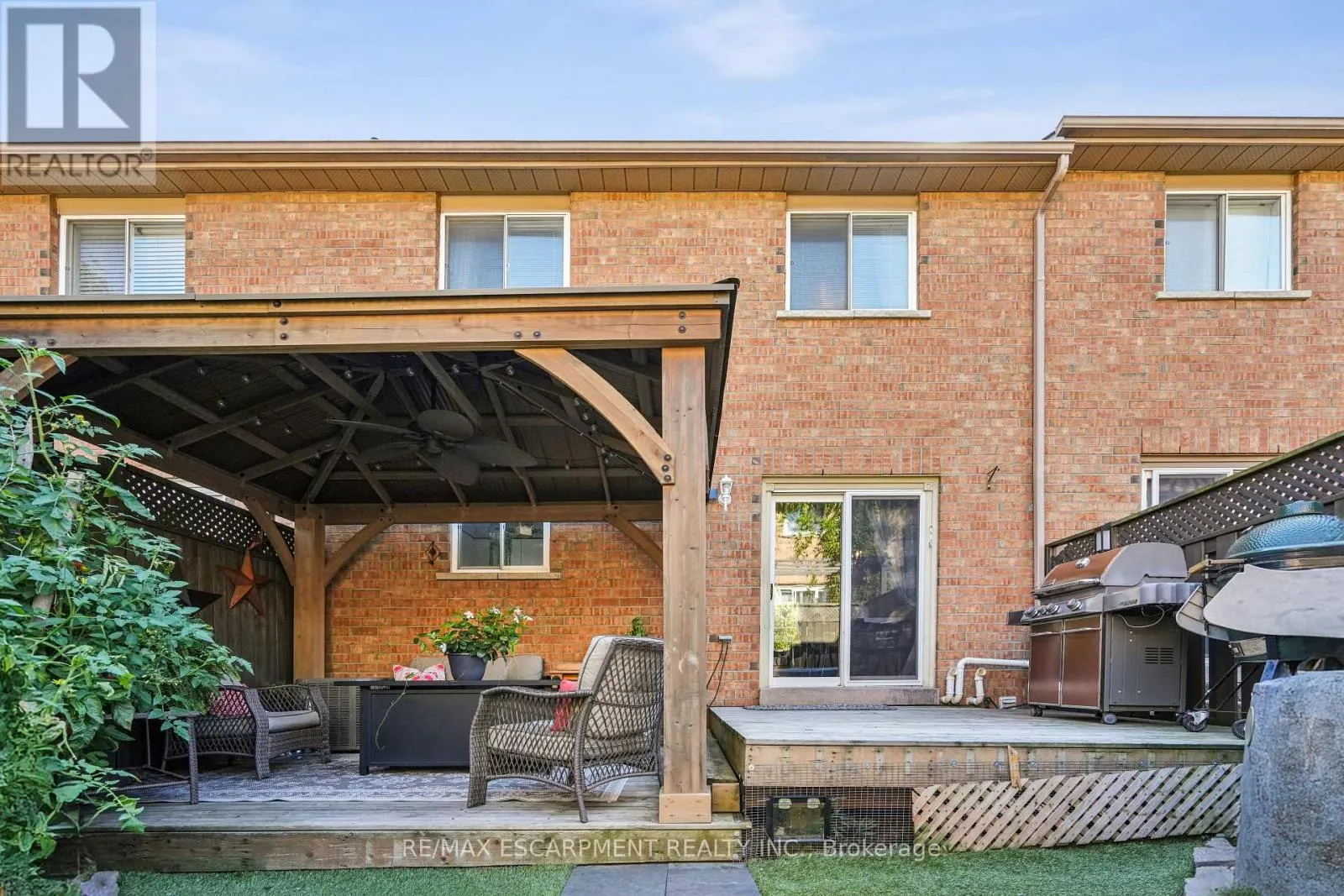 46 DAWSON CRESCENT