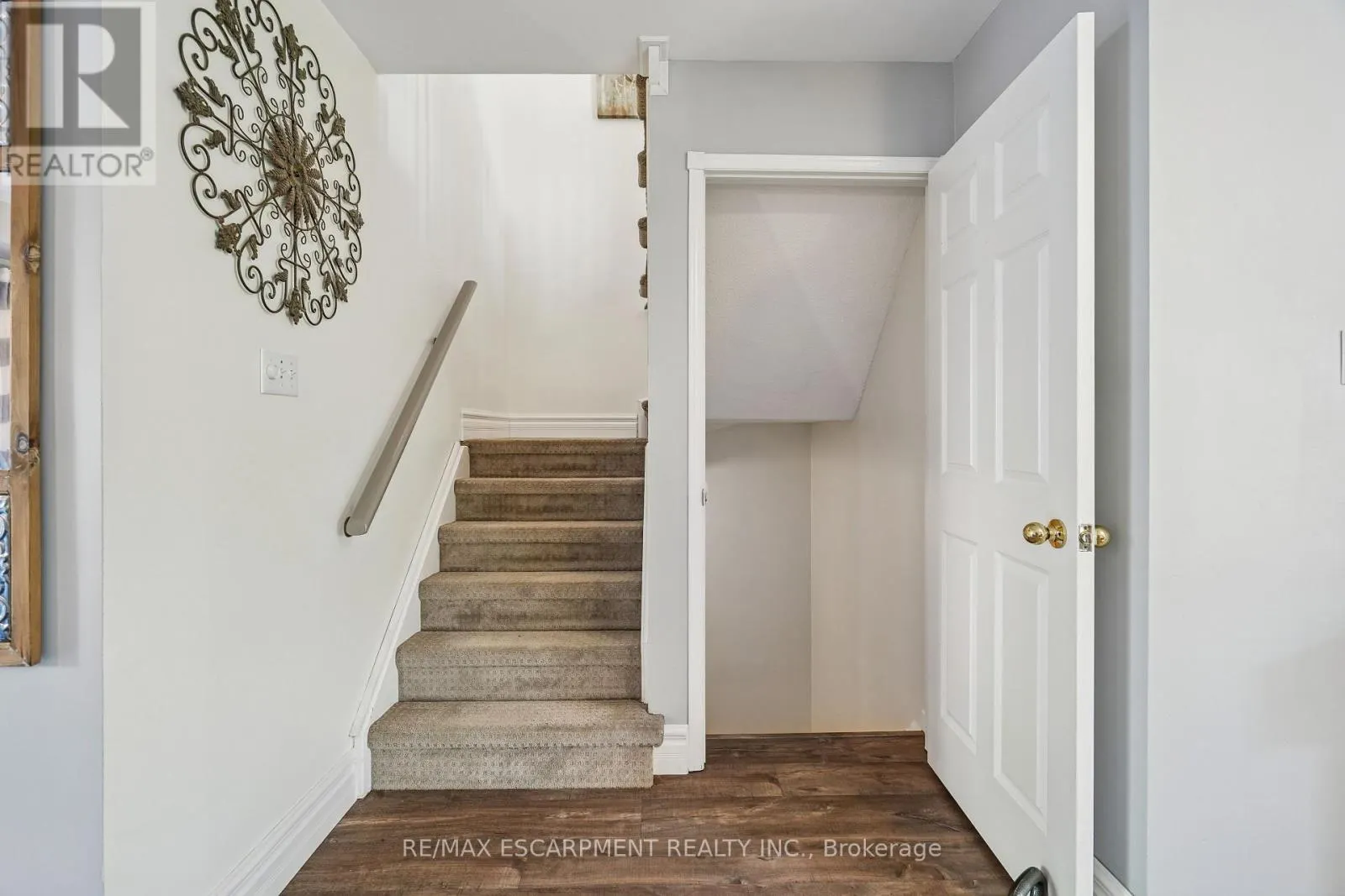 46 DAWSON CRESCENT