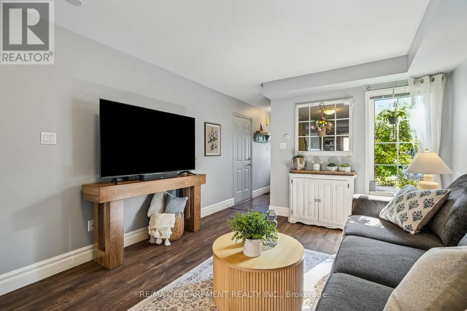 46 DAWSON CRESCENT