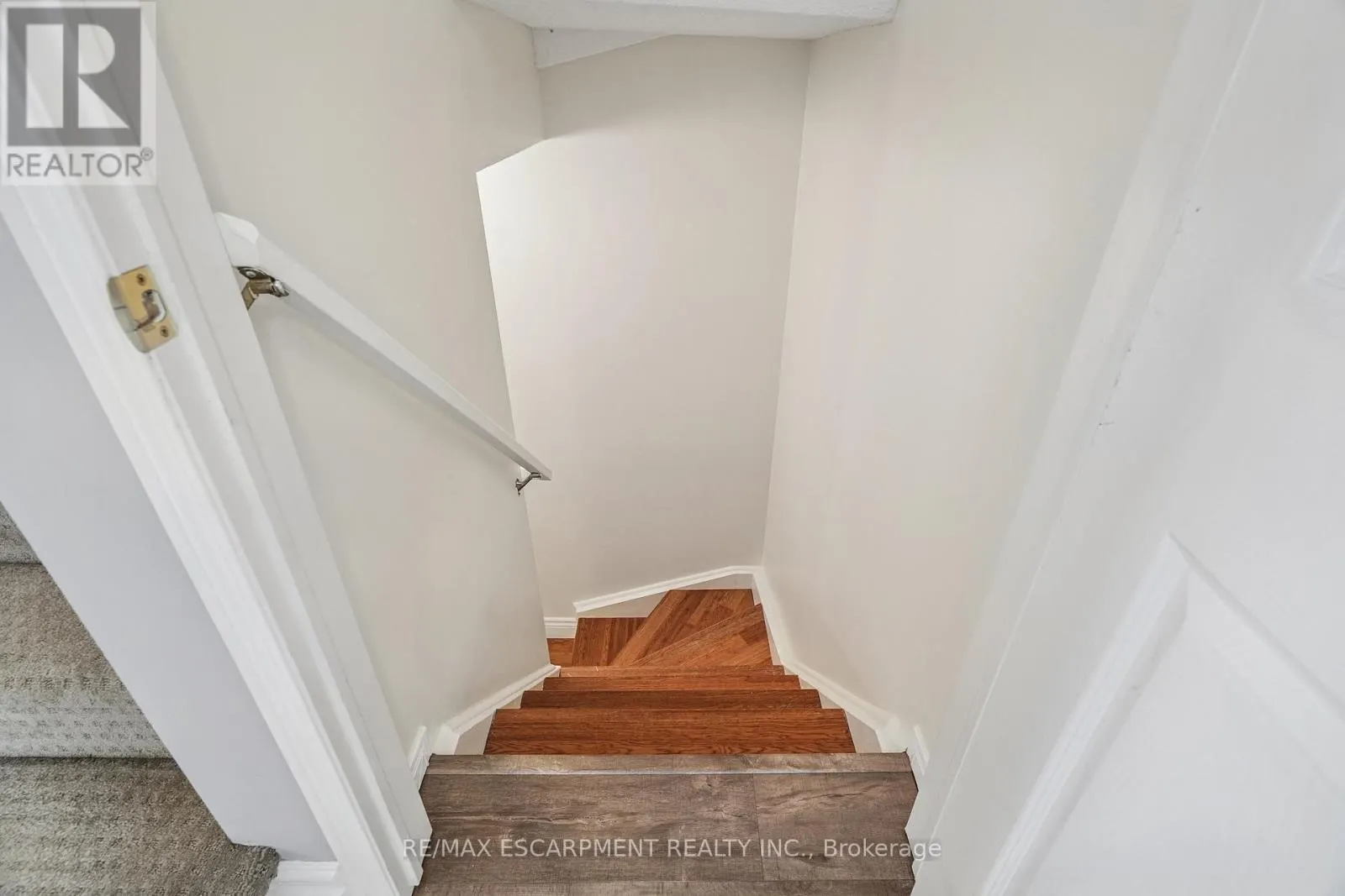 46 DAWSON CRESCENT