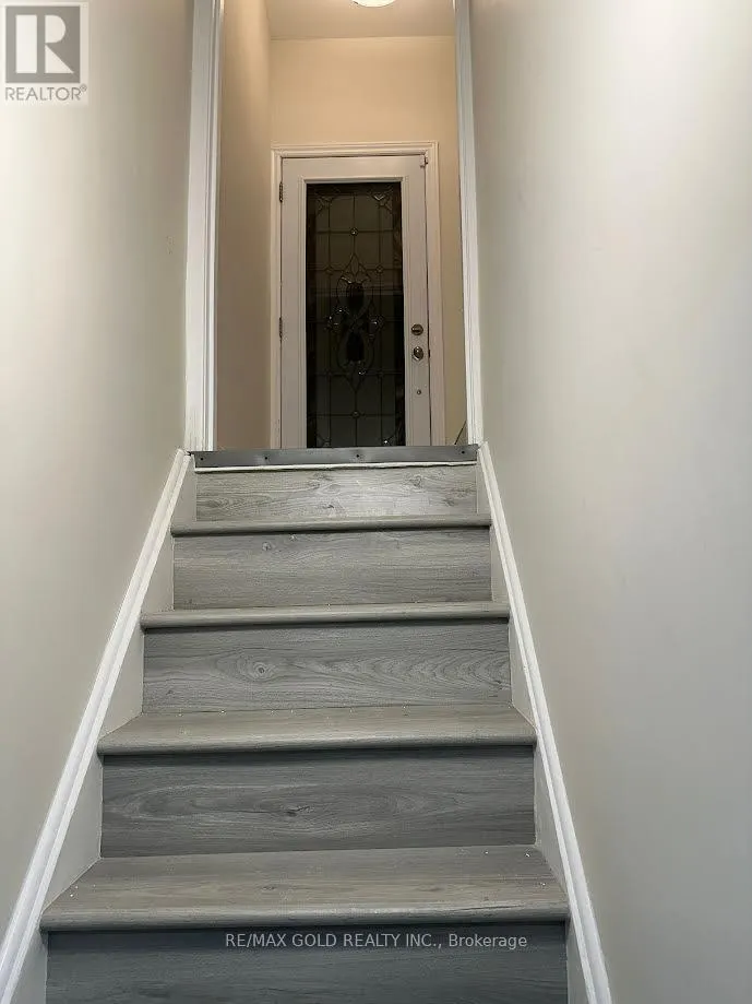 27 BROOKDALE CRESCENT W