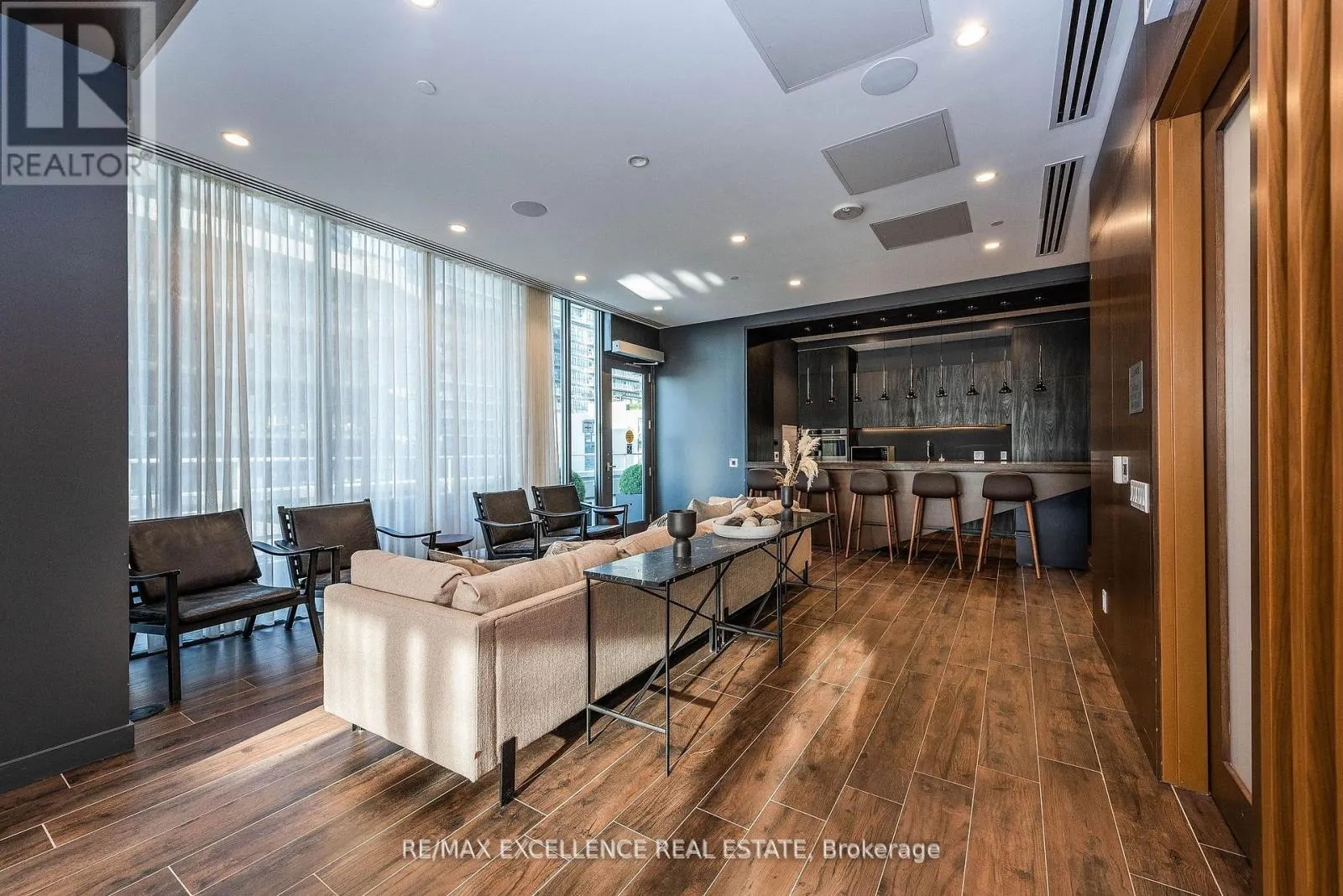 608 - 70 ANNIE CRAIG DRIVE