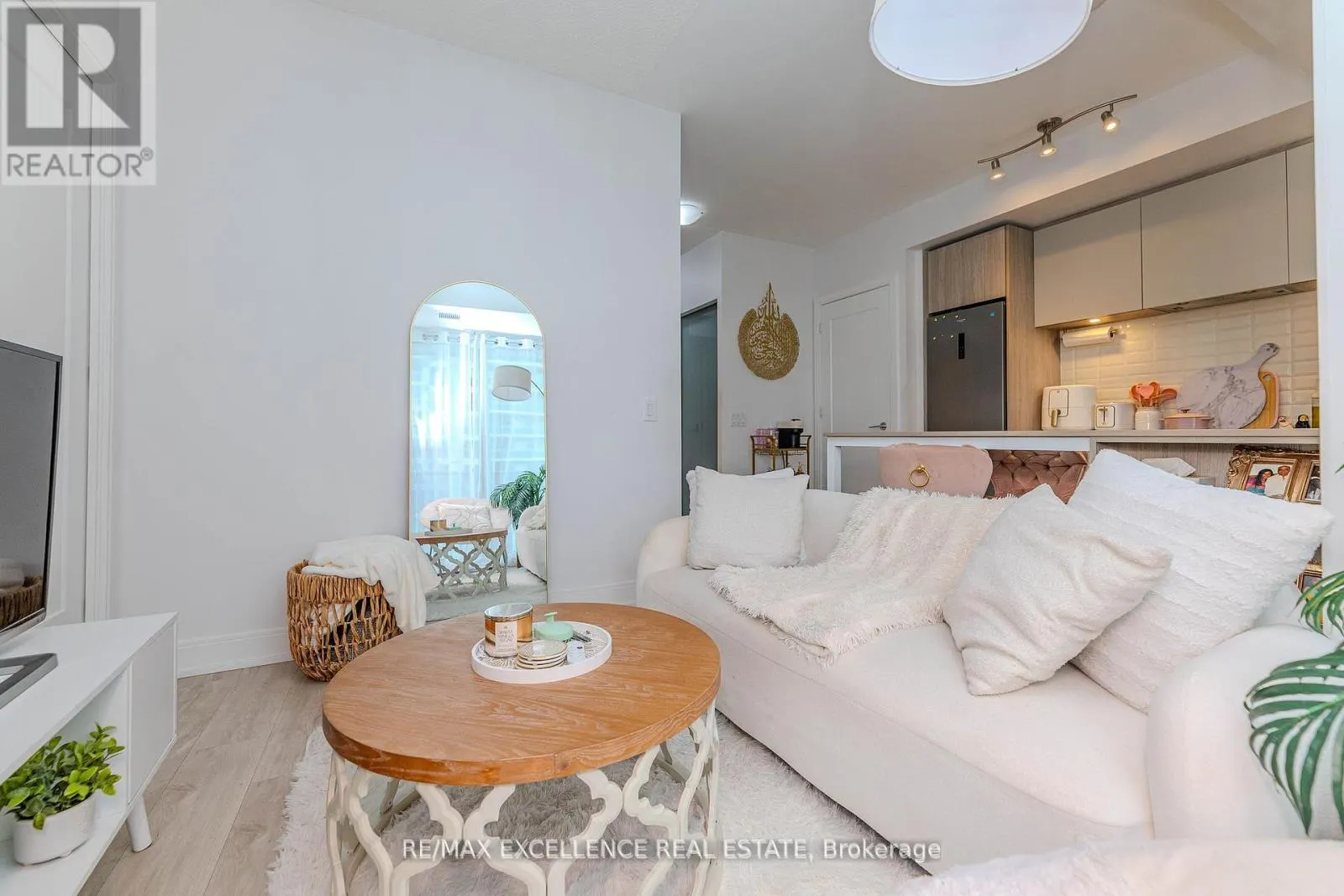 608 - 70 ANNIE CRAIG DRIVE