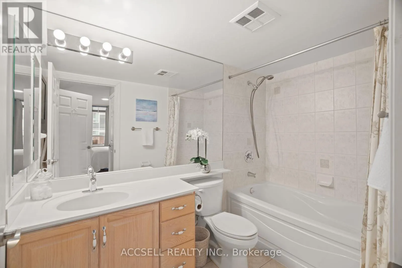 1816 - 5233 DUNDAS STREET W