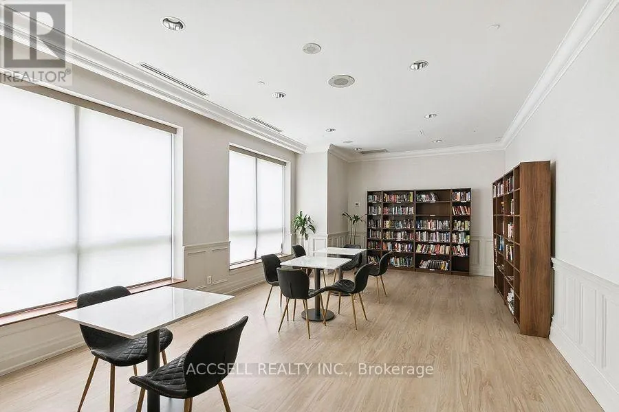 1816 - 5233 DUNDAS STREET W