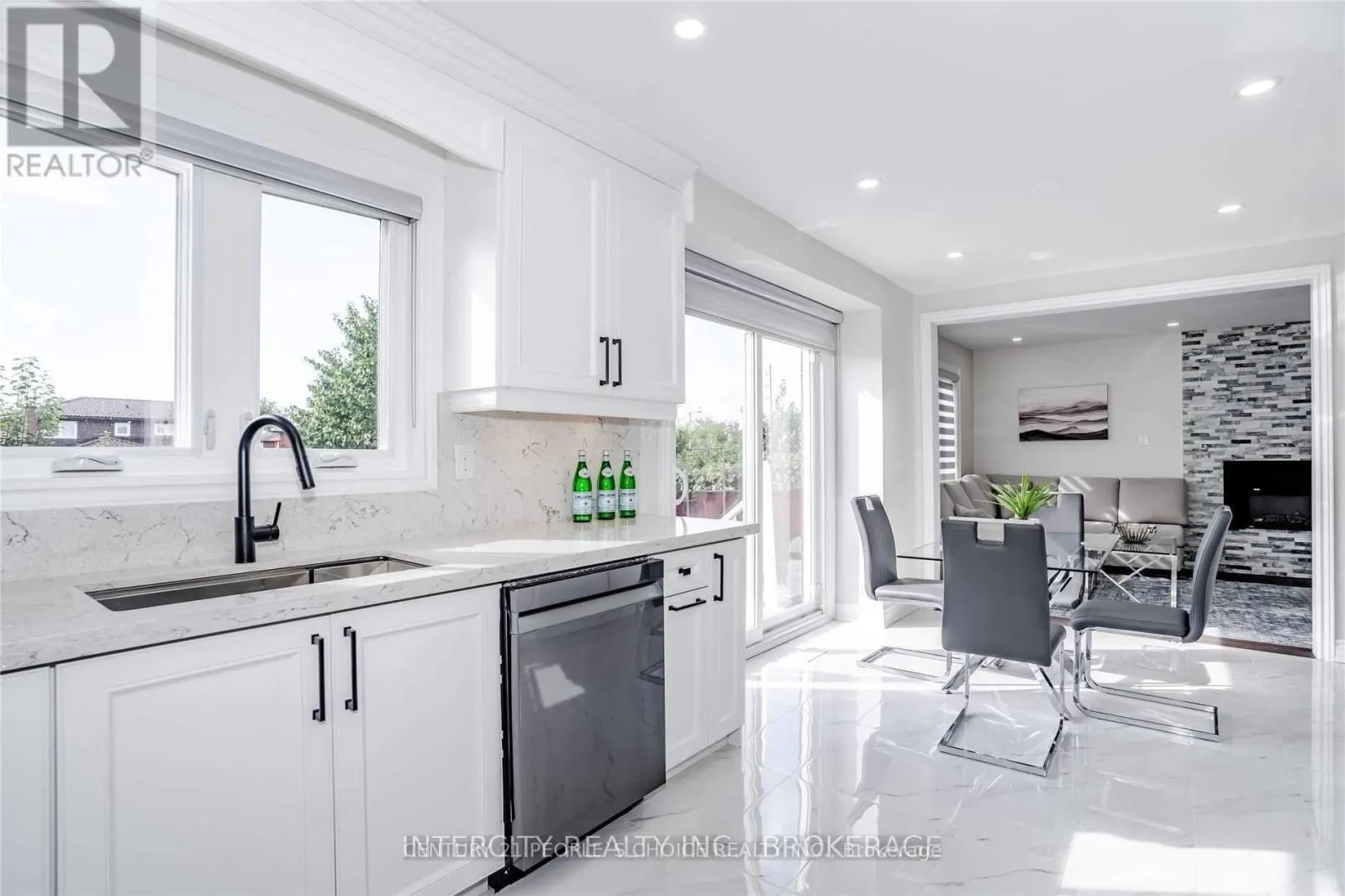 UPPER - 165 MINGLEHAZE DRIVE