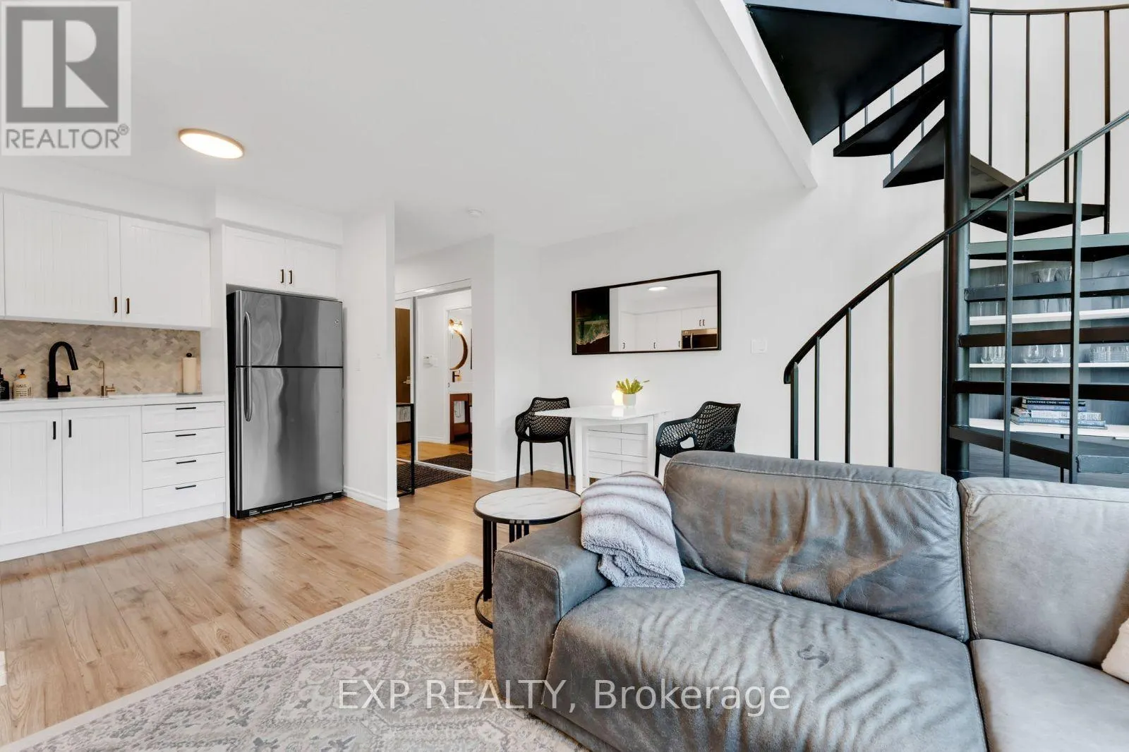 305 - 2269 LAKE SHORE BOULEVARD W