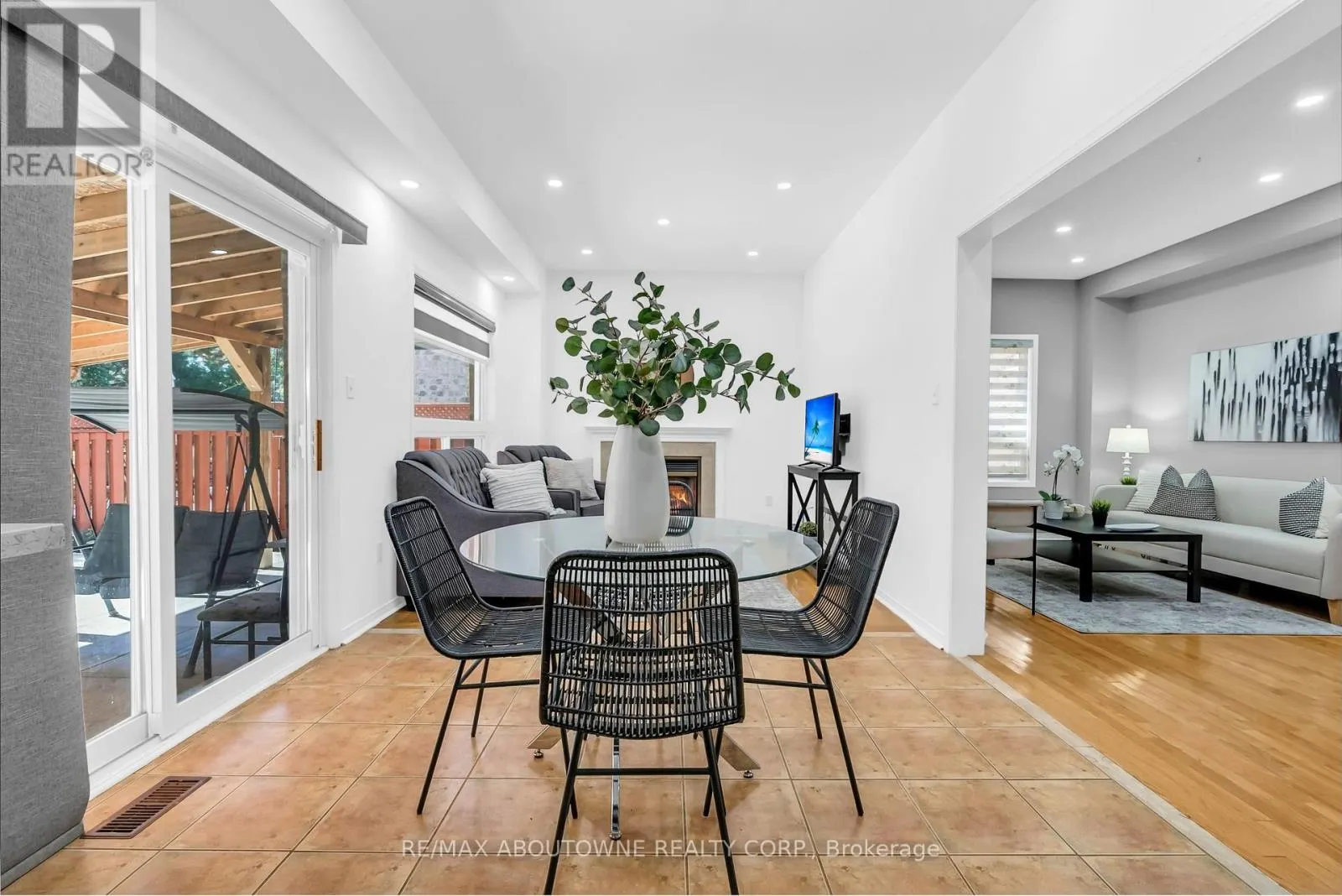 7 ROCKROSE DRIVE