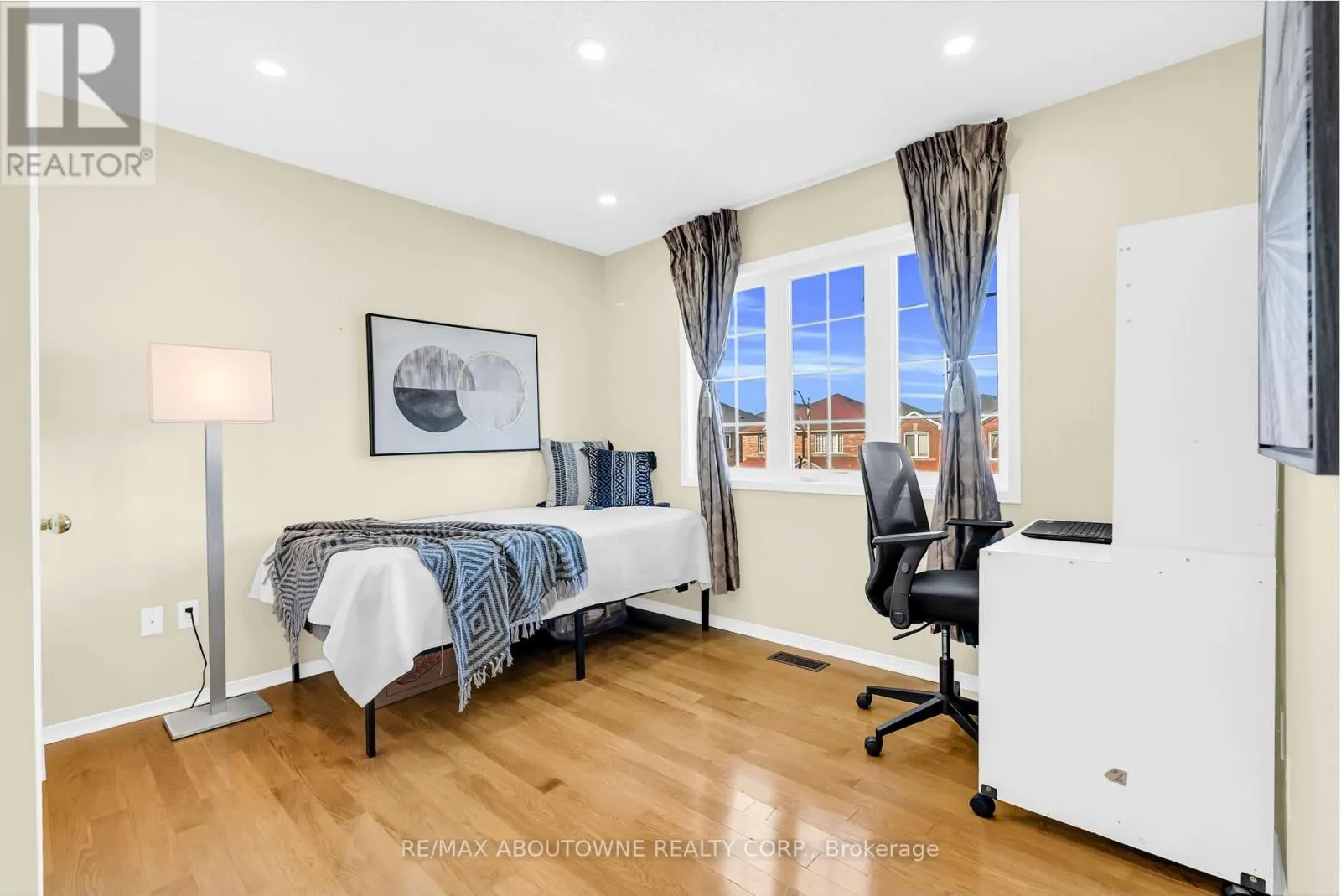 7 ROCKROSE DRIVE