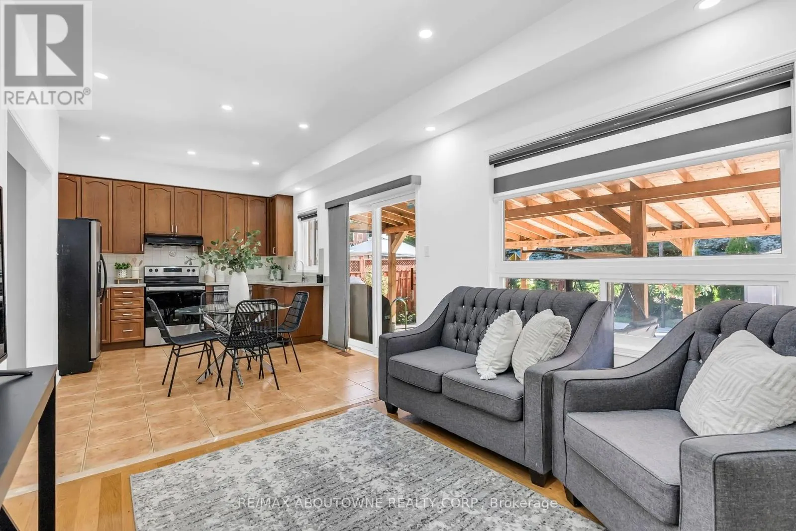7 ROCKROSE DRIVE