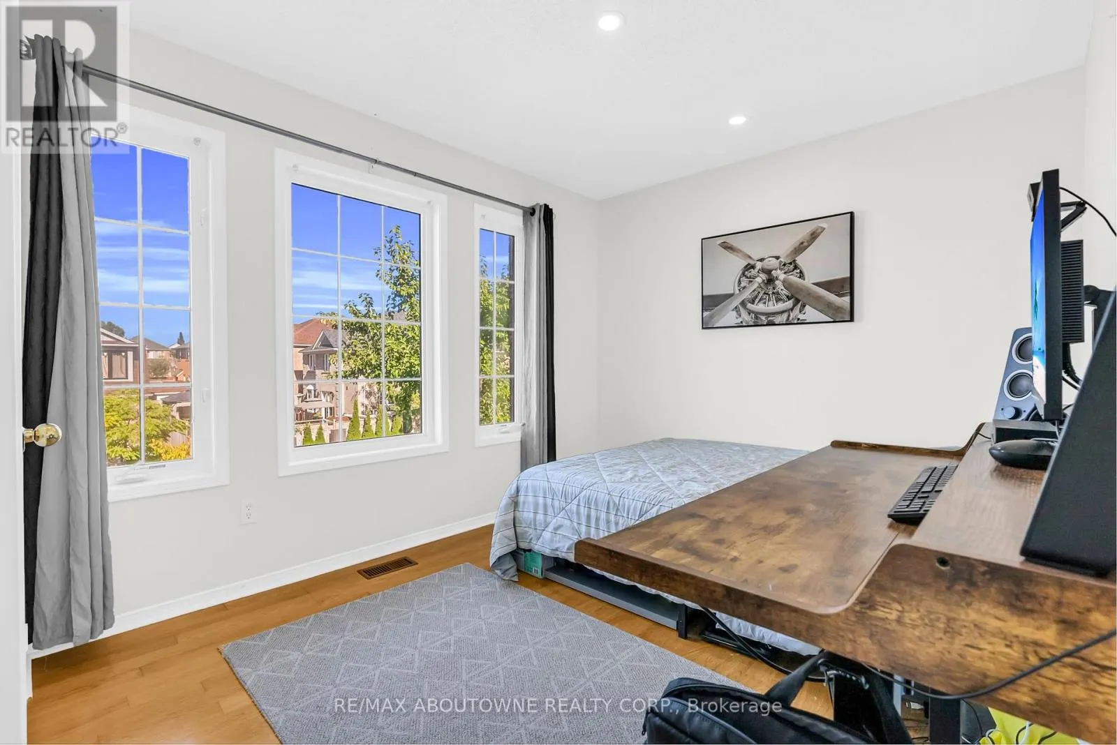 7 ROCKROSE DRIVE