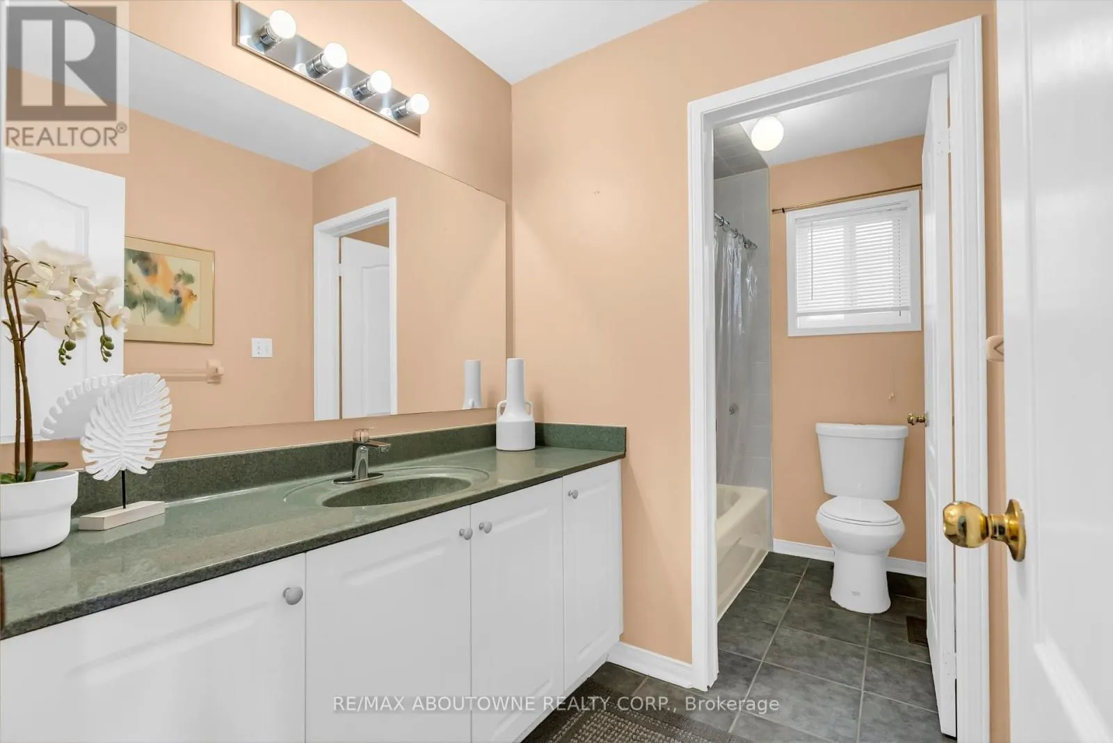 7 ROCKROSE DRIVE