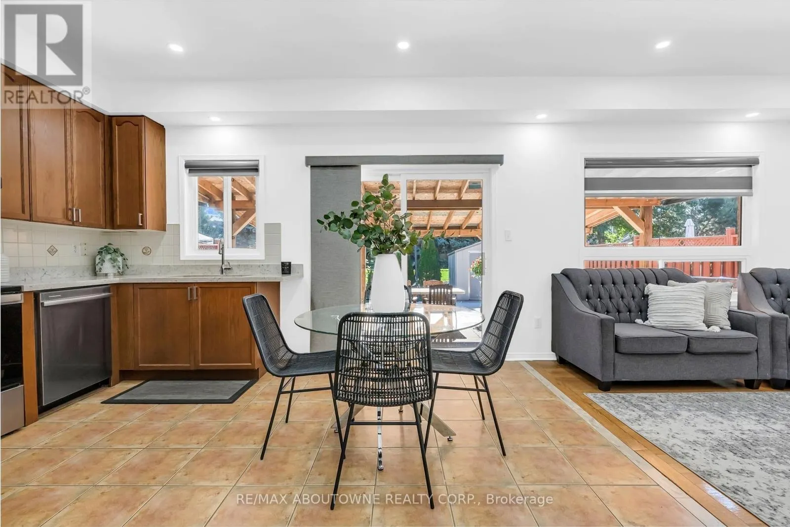7 ROCKROSE DRIVE