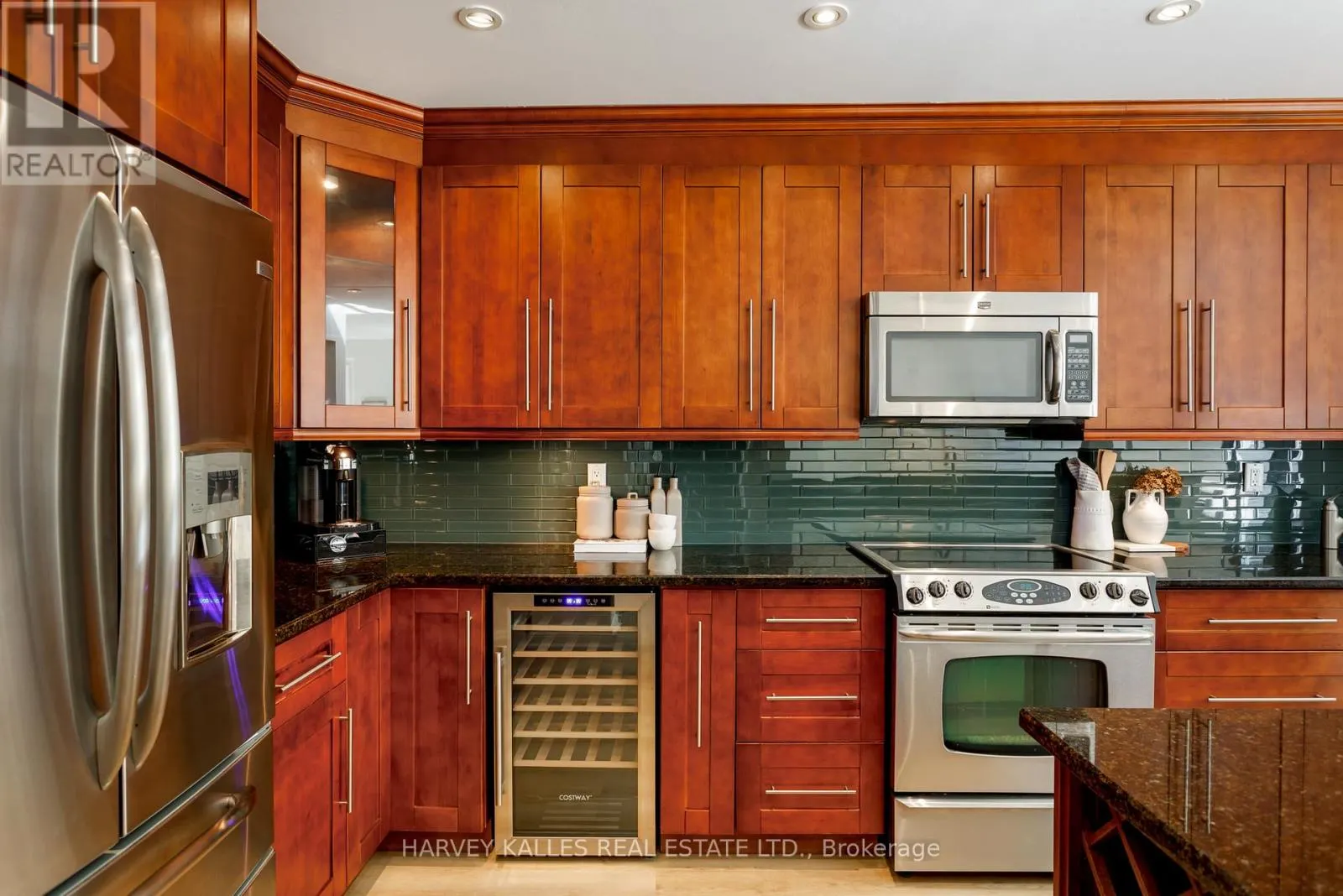 1084 BORDEAUX COURT