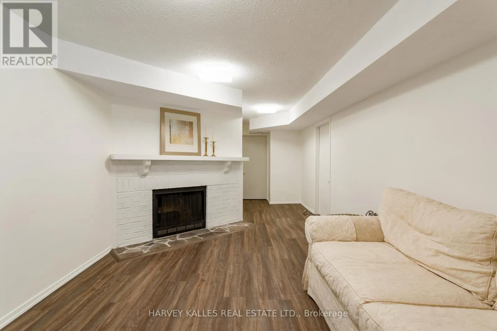 1084 BORDEAUX COURT