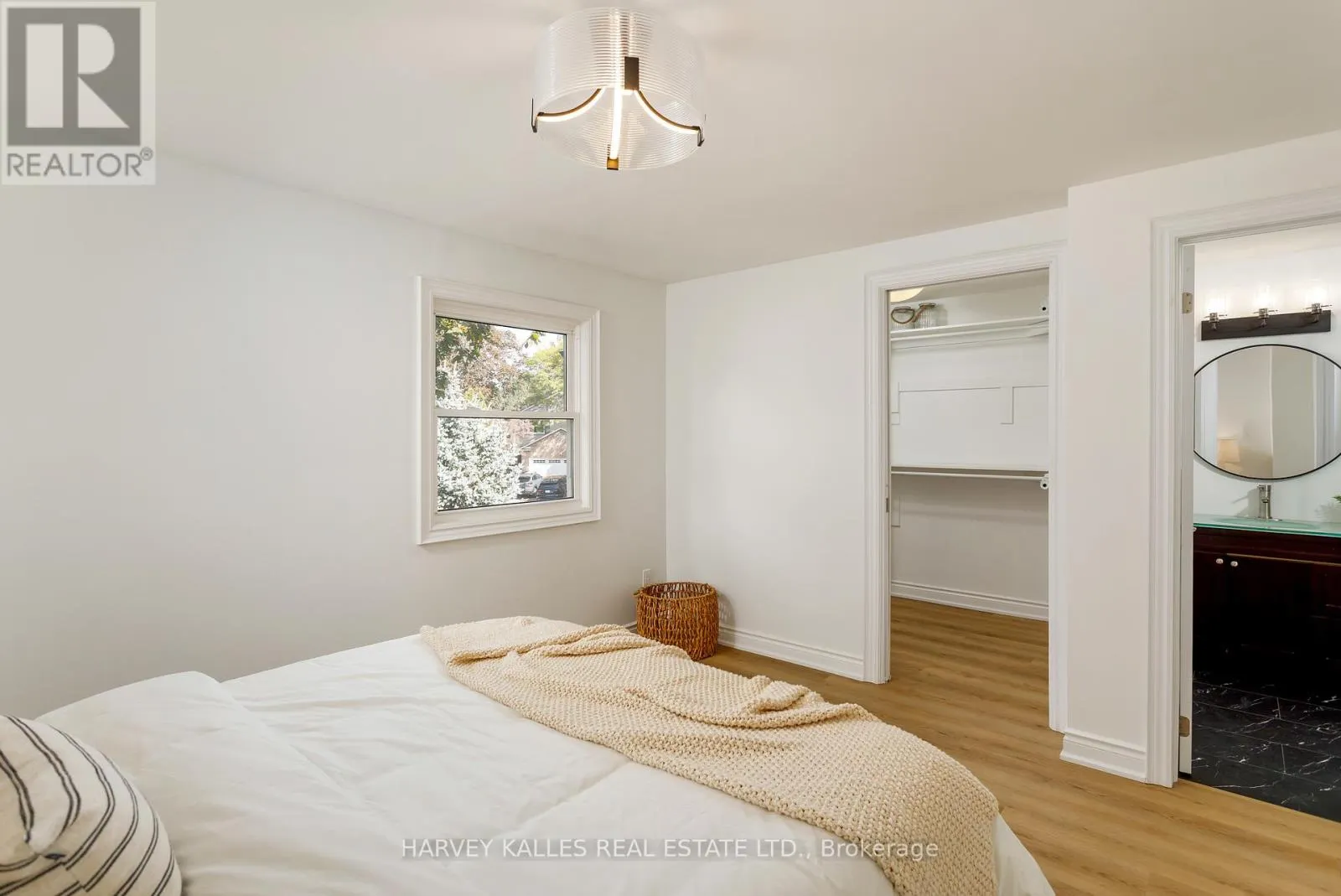 1084 BORDEAUX COURT