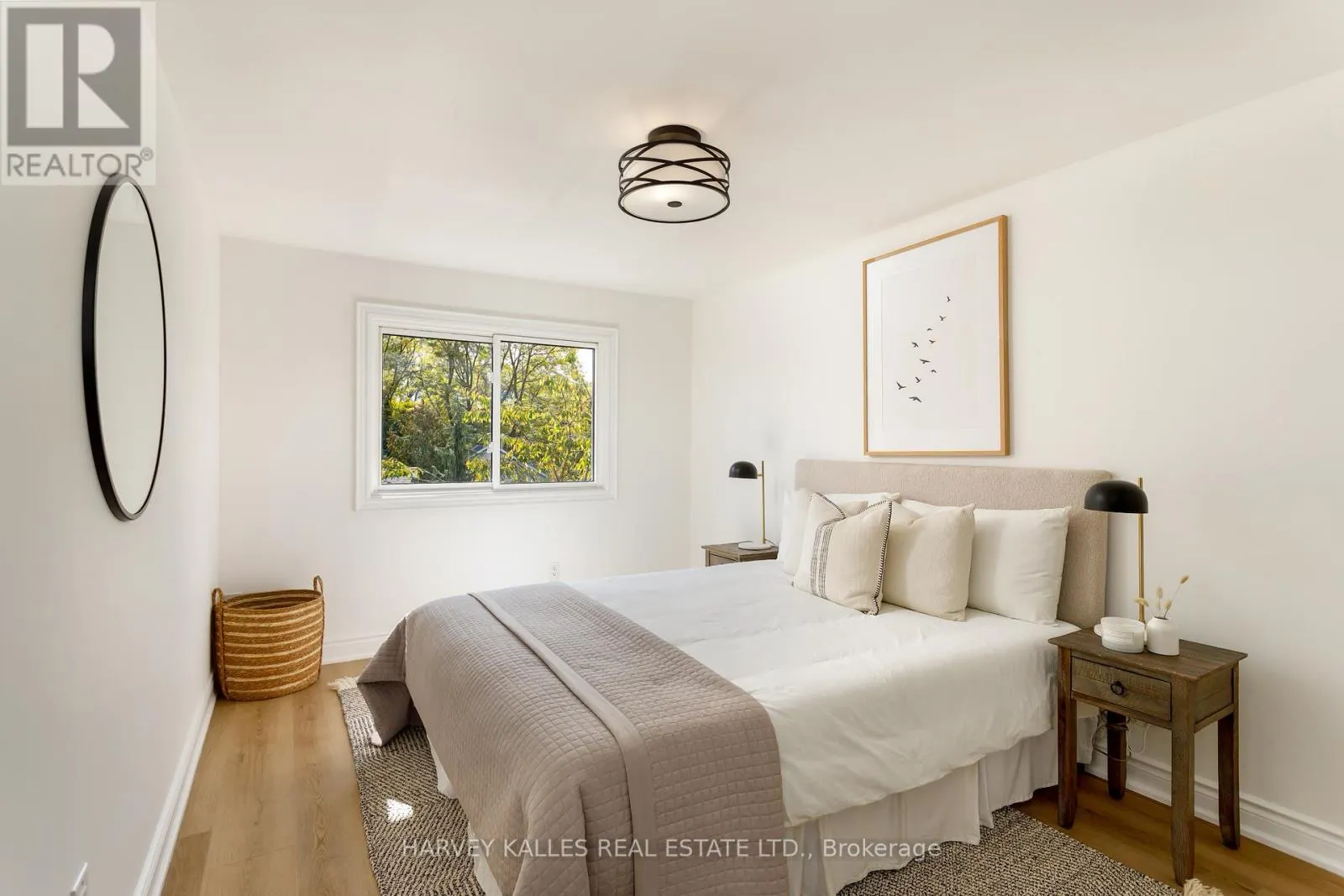1084 BORDEAUX COURT
