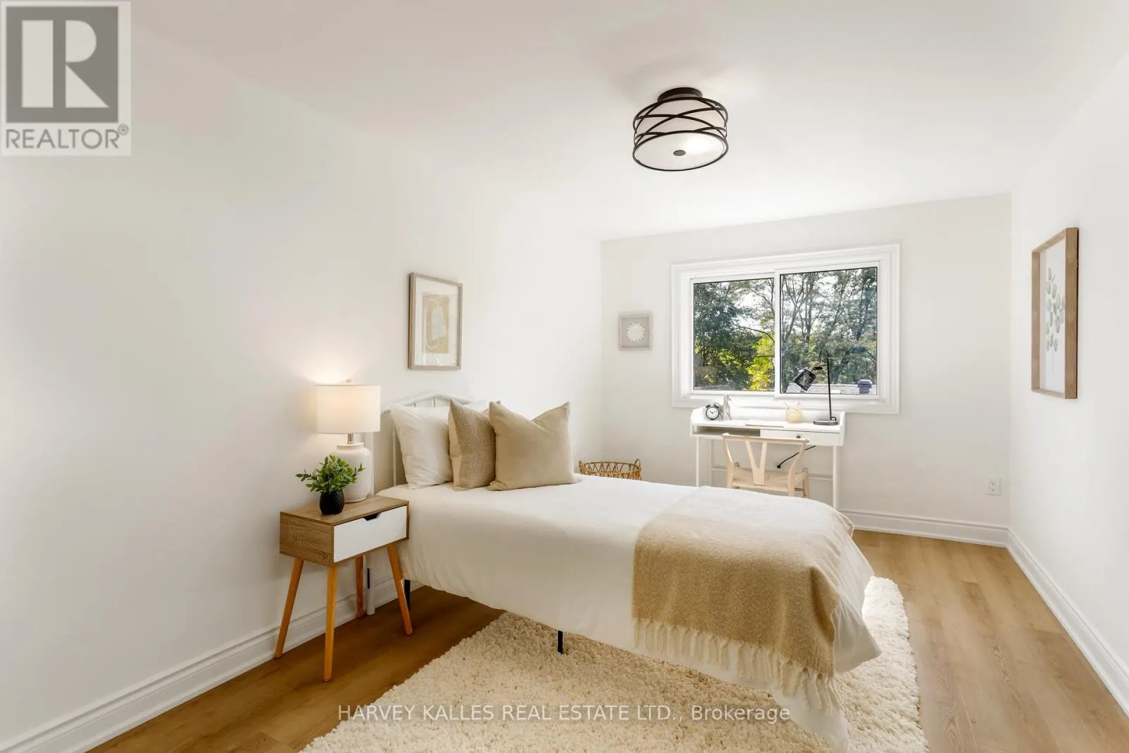 1084 BORDEAUX COURT