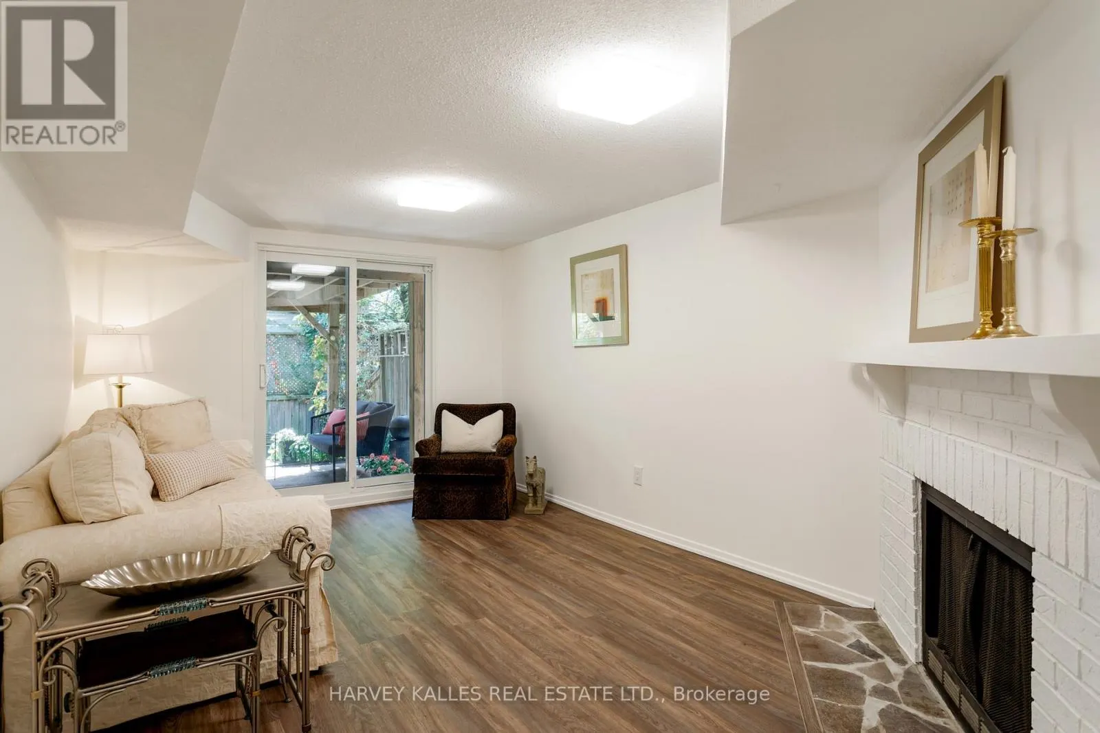 1084 BORDEAUX COURT