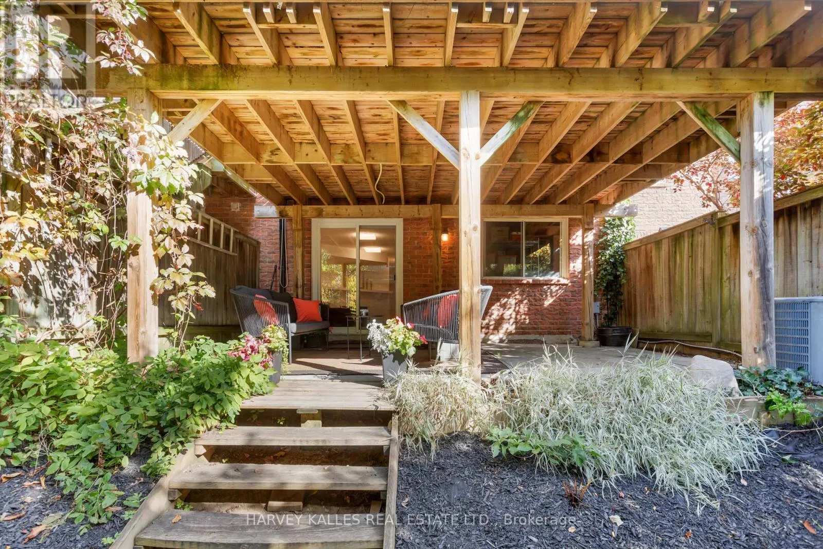 1084 BORDEAUX COURT