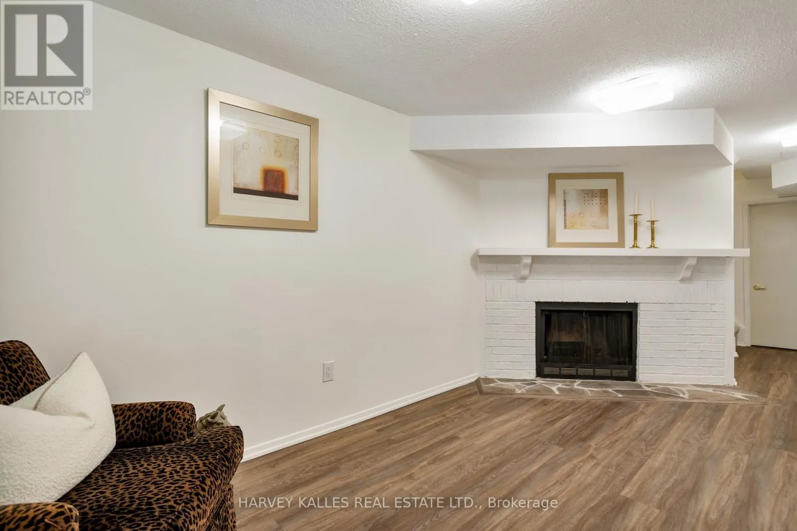 1084 BORDEAUX COURT
