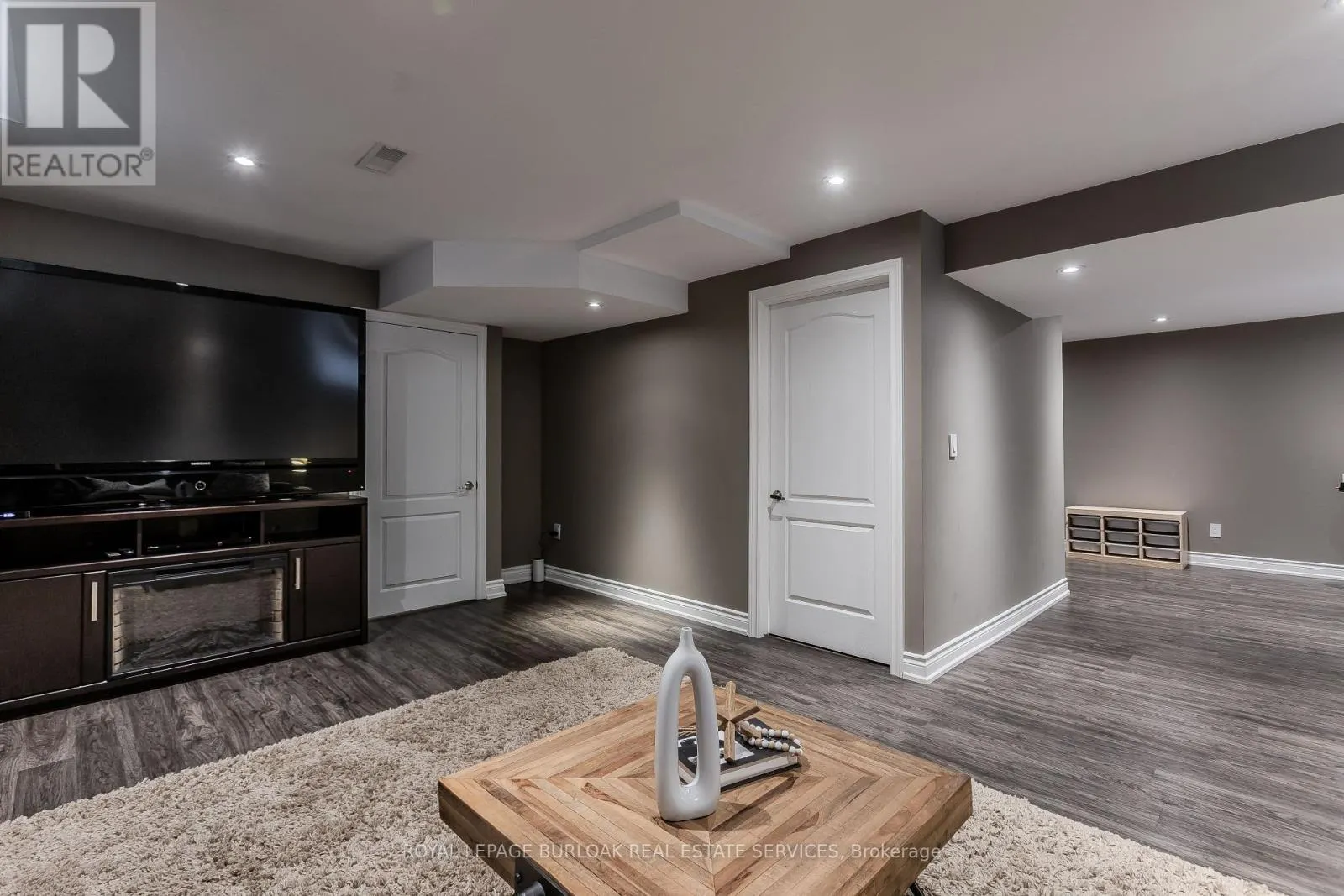 3295 HOPKINS DRIVE