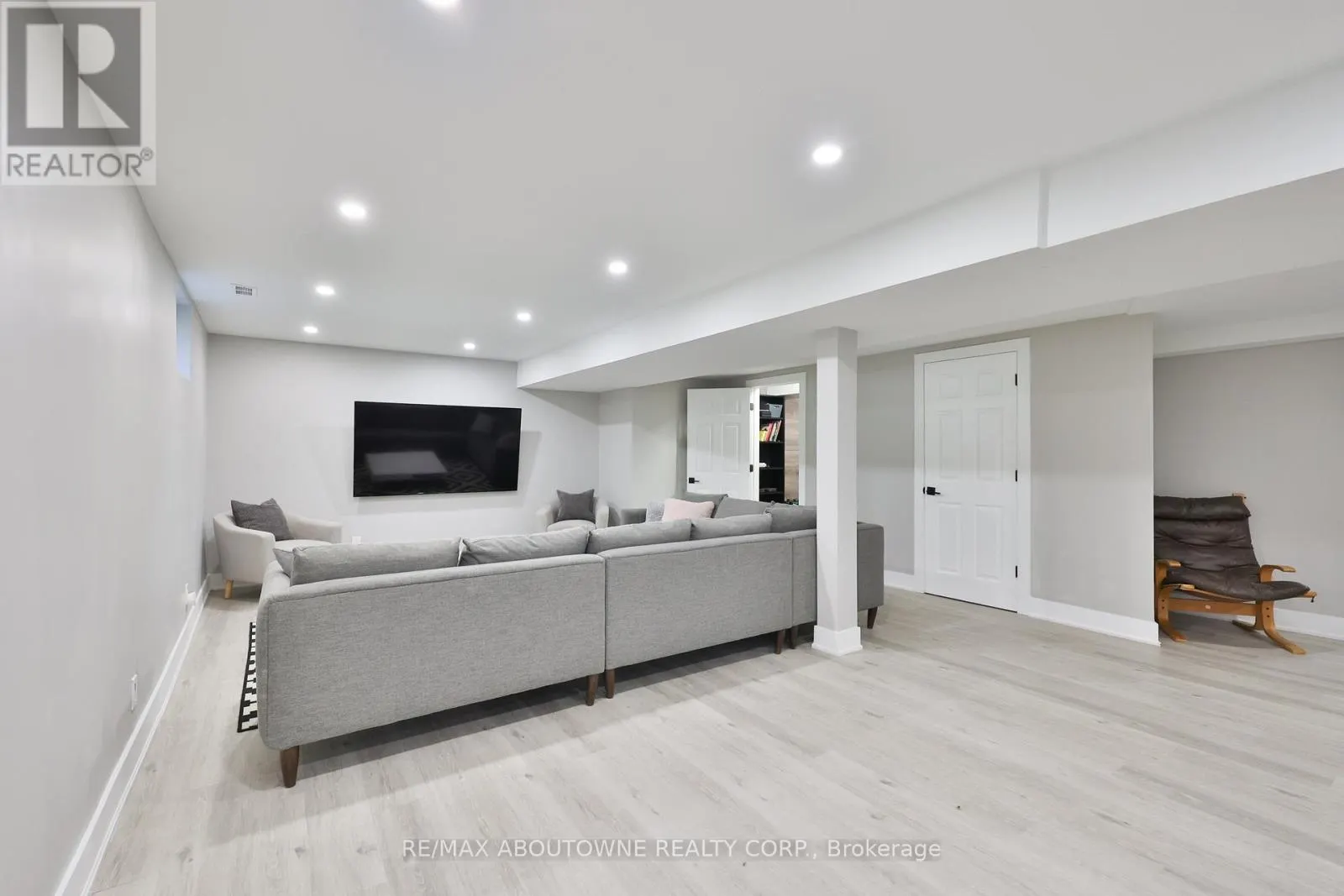 1131 CAROL STREET