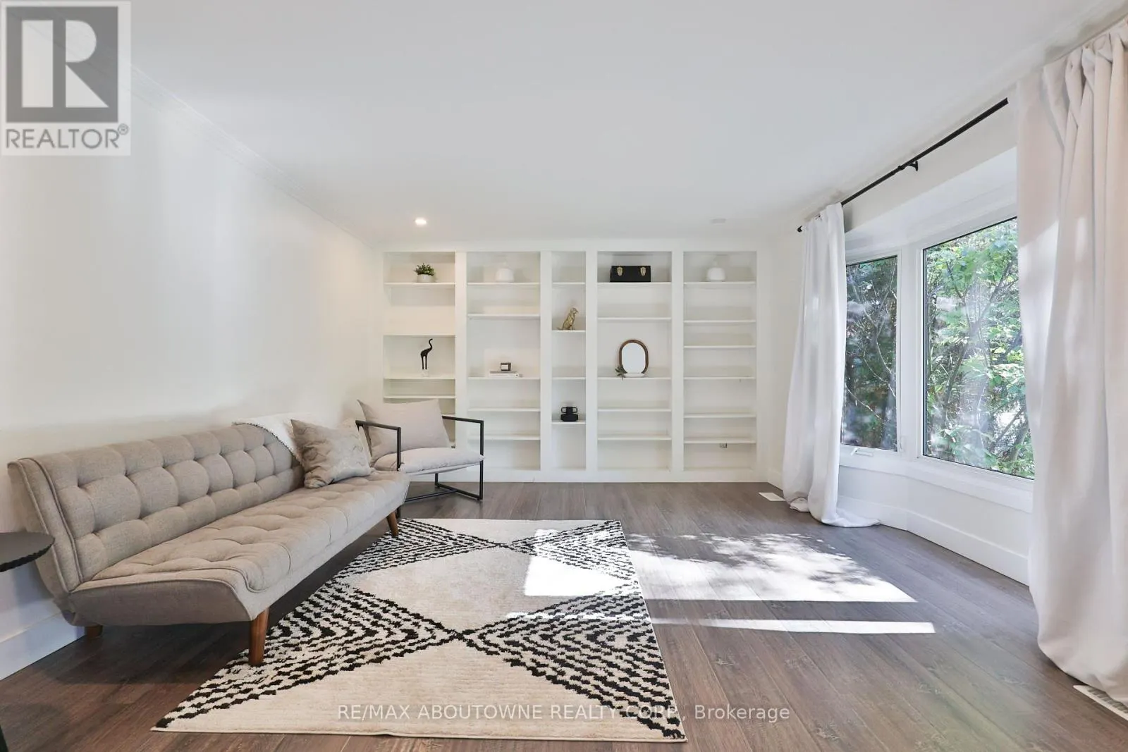 1131 CAROL STREET