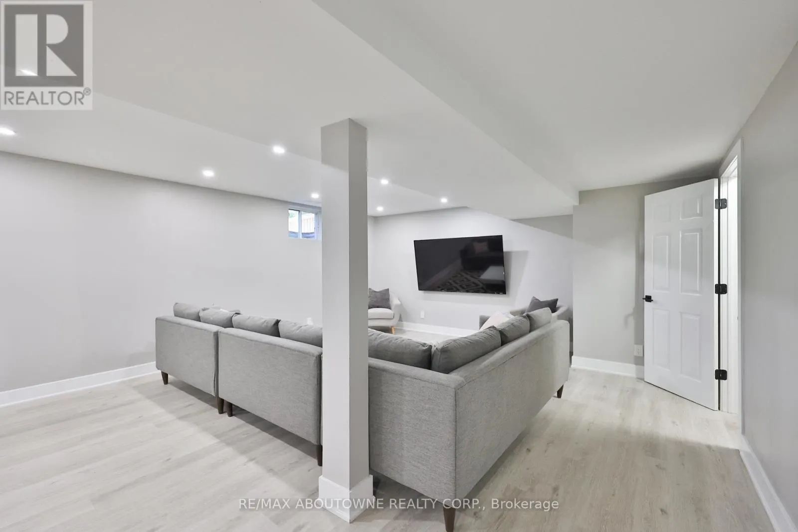 1131 CAROL STREET