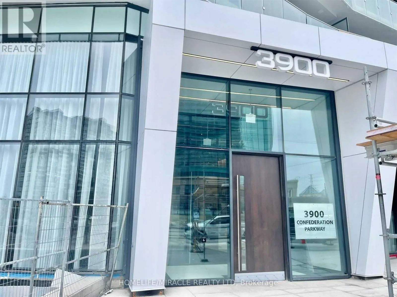 705 - 3900 CONFEDERATION PARKWAY