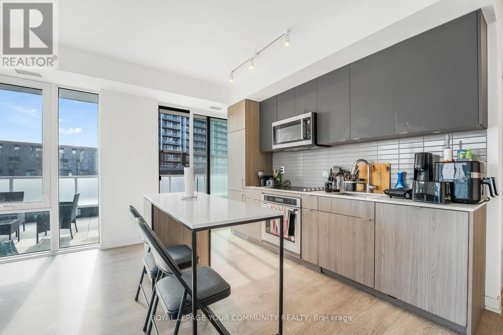 215 LAKESHORE ROAD W