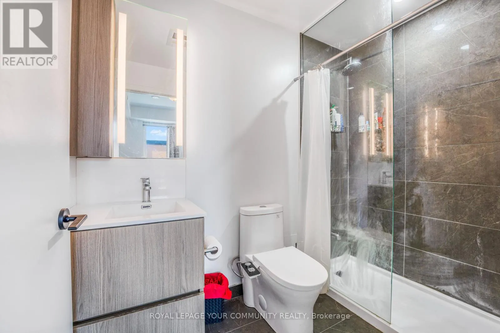 215 LAKESHORE ROAD W