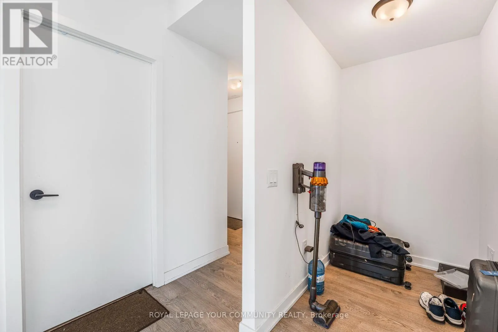 215 LAKESHORE ROAD W